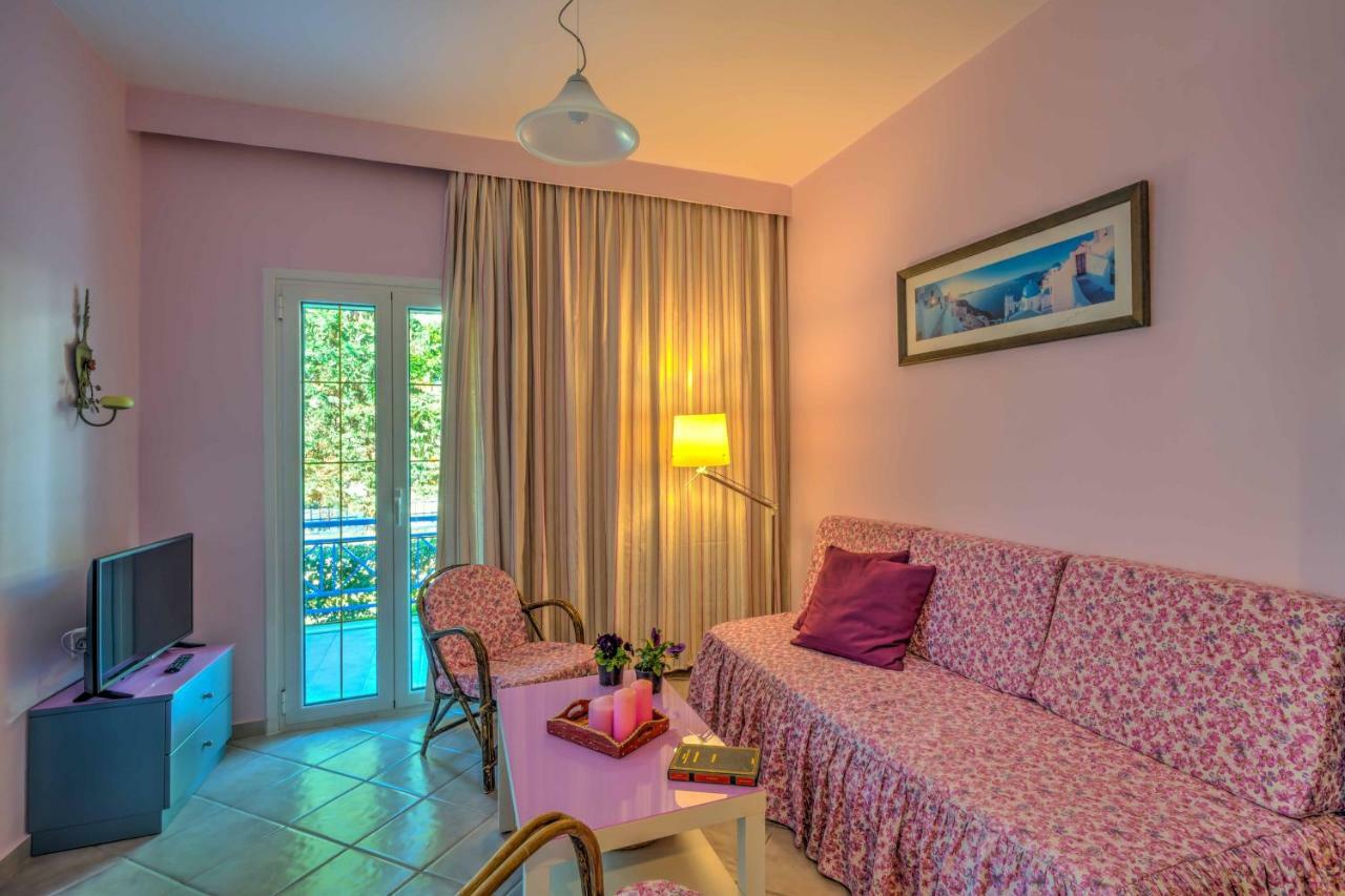 Elegant 1Br By Heraklion Beach Sun &Comfort Await Amoudara  Exterior photo